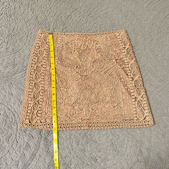 Club Monaco lace overlay mini skirt. - Picture 4 of 7